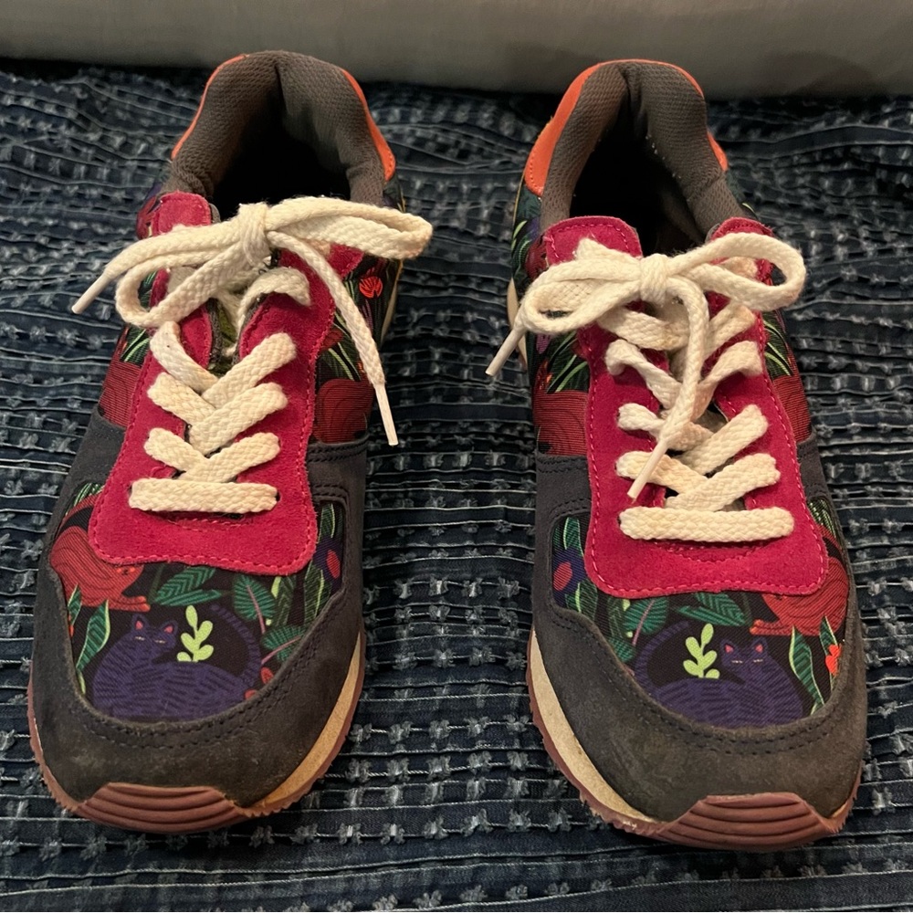 Inkkas Sokoko Joggers. Gently used.